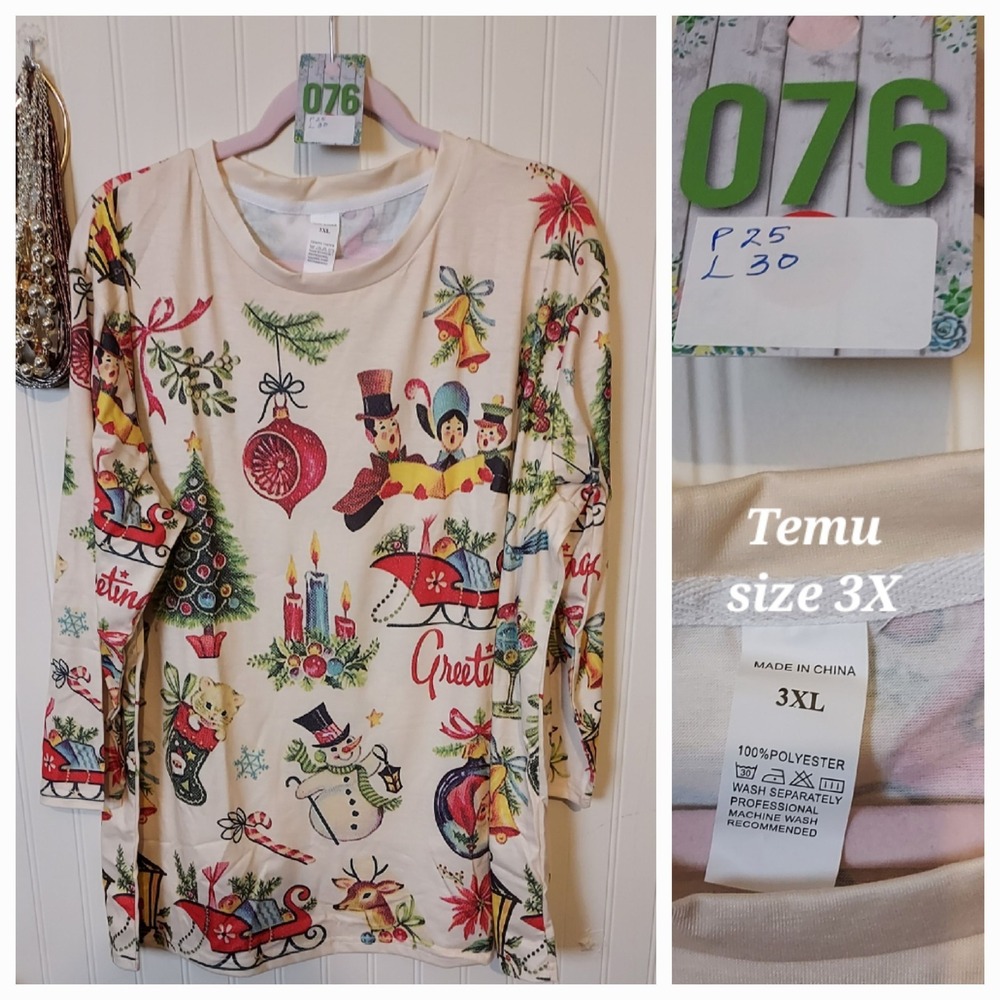 Oversized Kitschy Christmas Graphic Sweatshirt - Holiday Greetings